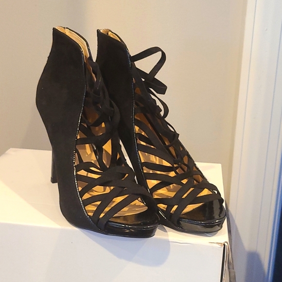 Shoes - Picture 1 of 3